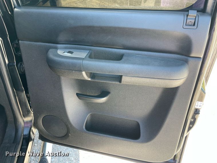 image for item DM0285 2012 Chevrolet Silverado 1500  Crew Cab pickup truck