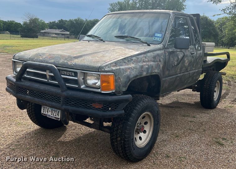 image for item DN3021 1987 Toyota Tacoma  Access Cab flatbed pickup truck