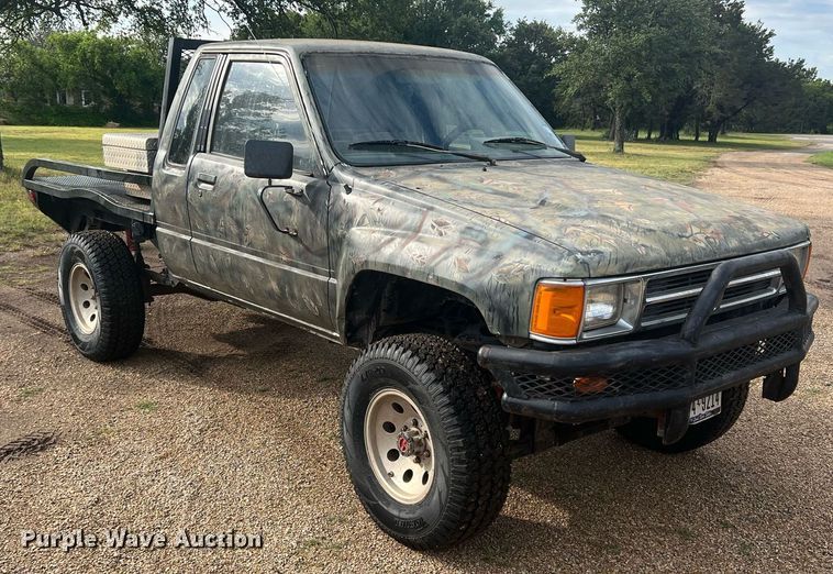 image for item DN3021 1987 Toyota Tacoma  Access Cab flatbed pickup truck