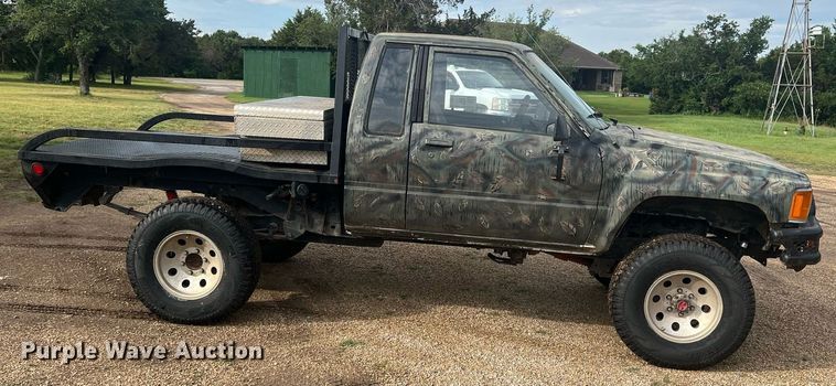 image for item DN3021 1987 Toyota Tacoma  Access Cab flatbed pickup truck