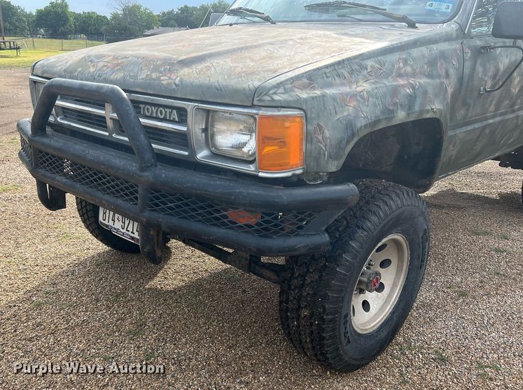 image for item DN3021 1987 Toyota Tacoma  Access Cab flatbed pickup truck