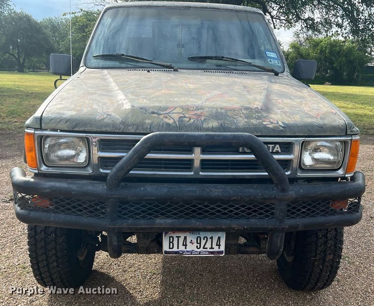 image for item DN3021 1987 Toyota Tacoma  Access Cab flatbed pickup truck