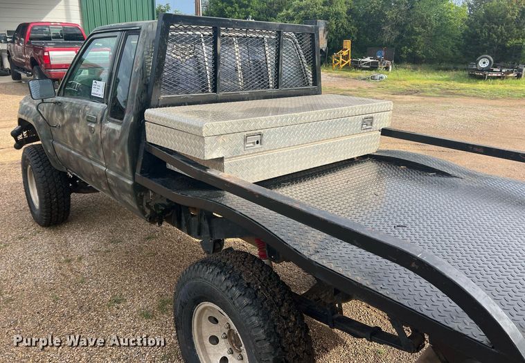 image for item DN3021 1987 Toyota Tacoma  Access Cab flatbed pickup truck
