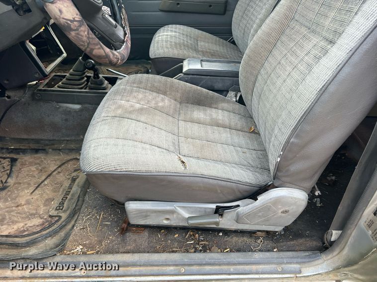 image for item DN3021 1987 Toyota Tacoma  Access Cab flatbed pickup truck