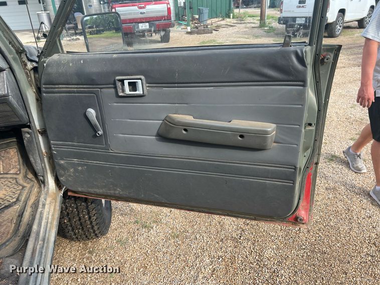 image for item DN3021 1987 Toyota Tacoma  Access Cab flatbed pickup truck