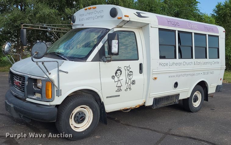 image for item DN8540 2000 GMC Savana G3500  shuttle bus