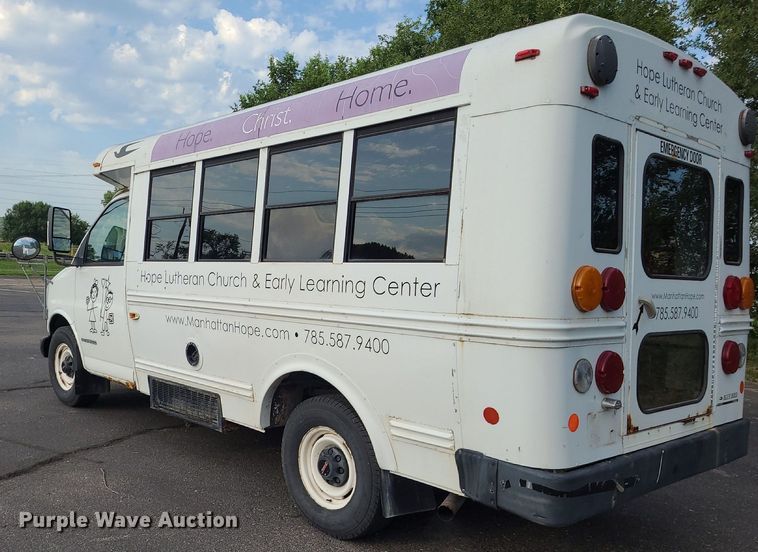 image for item DN8540 2000 GMC Savana G3500  shuttle bus