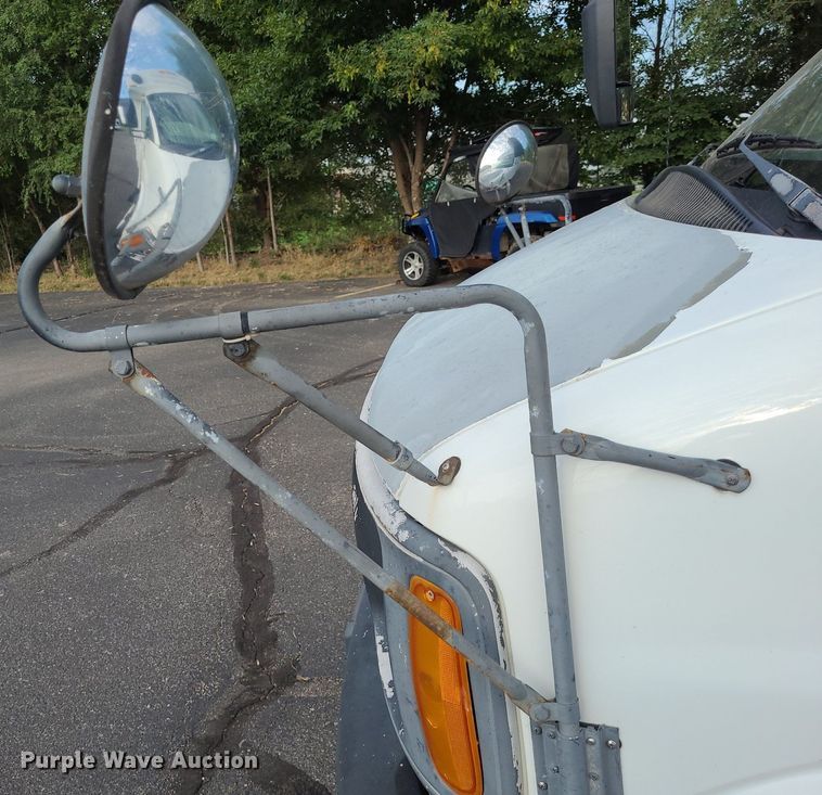 image for item DN8540 2000 GMC Savana G3500  shuttle bus