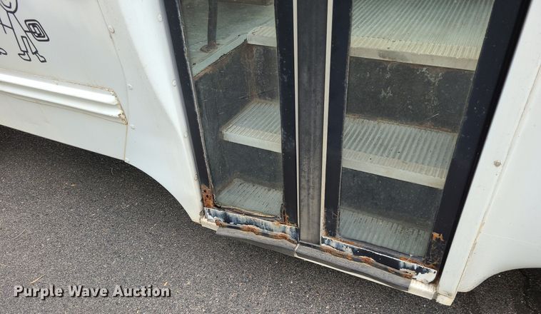 image for item DN8540 2000 GMC Savana G3500  shuttle bus