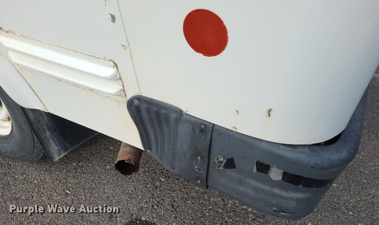 image for item DN8540 2000 GMC Savana G3500  shuttle bus