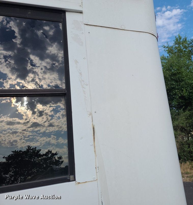 image for item DN8540 2000 GMC Savana G3500  shuttle bus