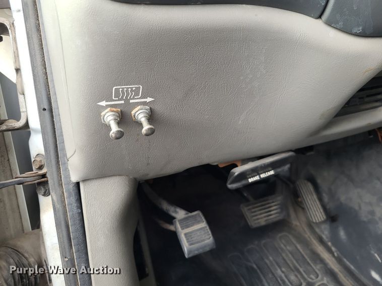 image for item DN8540 2000 GMC Savana G3500  shuttle bus