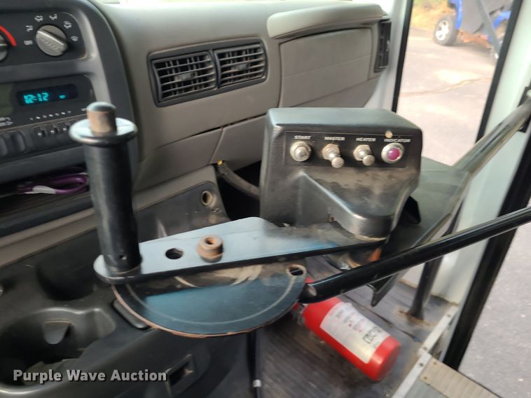 image for item DN8540 2000 GMC Savana G3500  shuttle bus