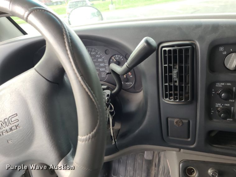 image for item DN8540 2000 GMC Savana G3500  shuttle bus