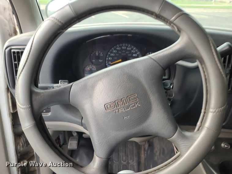 image for item DN8540 2000 GMC Savana G3500  shuttle bus