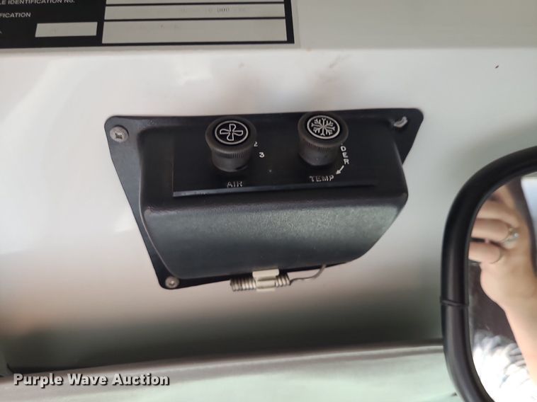 image for item DN8540 2000 GMC Savana G3500  shuttle bus