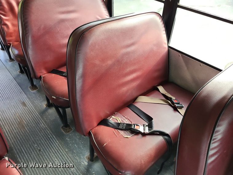 image for item DN8540 2000 GMC Savana G3500  shuttle bus