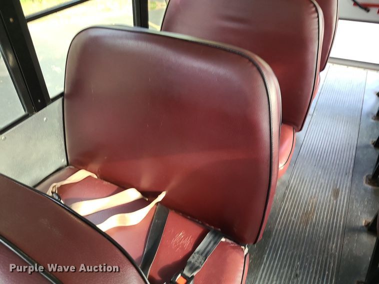 image for item DN8540 2000 GMC Savana G3500  shuttle bus