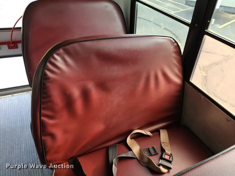 image for item DN8540 2000 GMC Savana G3500  shuttle bus