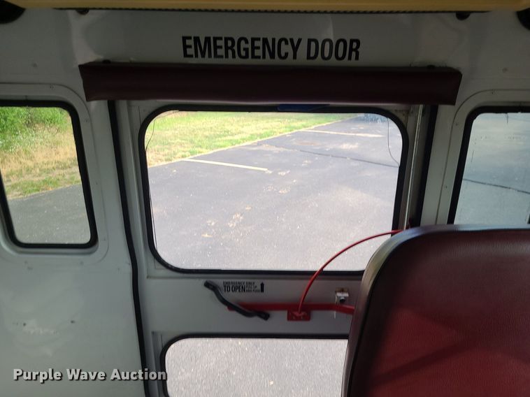 image for item DN8540 2000 GMC Savana G3500  shuttle bus