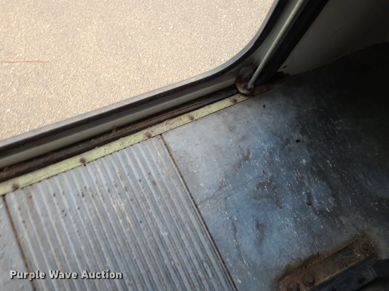 image for item DN8540 2000 GMC Savana G3500  shuttle bus