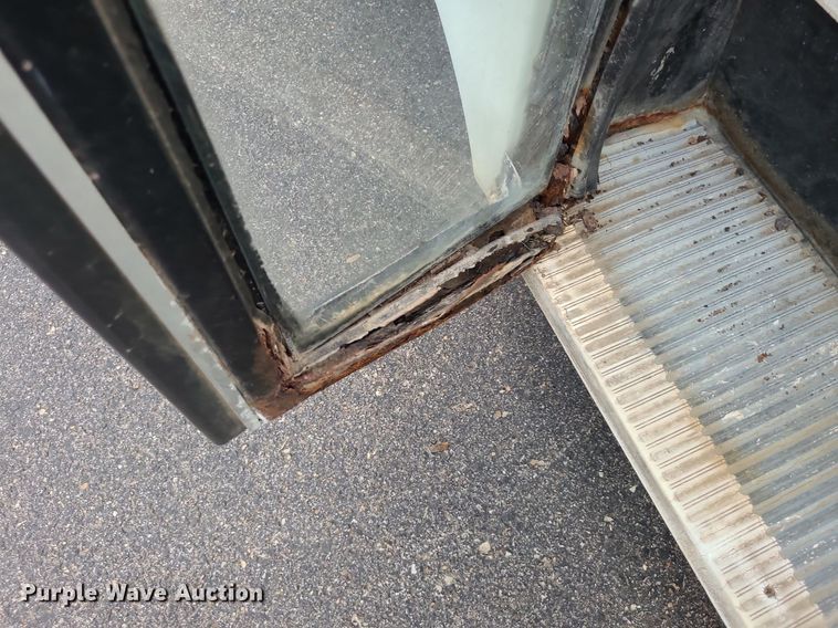 image for item DN8540 2000 GMC Savana G3500  shuttle bus