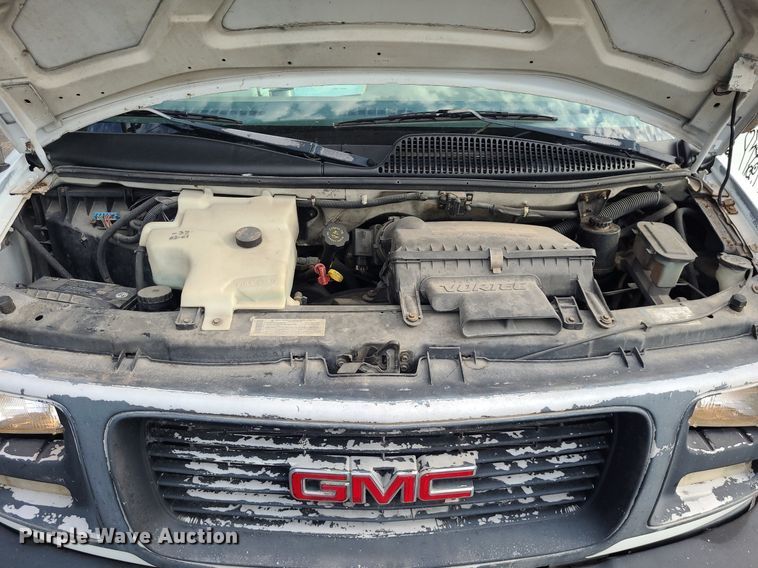 image for item DN8540 2000 GMC Savana G3500  shuttle bus