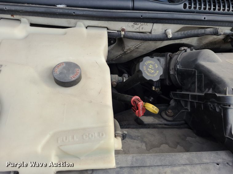 image for item DN8540 2000 GMC Savana G3500  shuttle bus