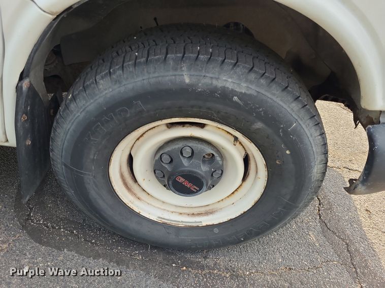 image for item DN8540 2000 GMC Savana G3500  shuttle bus