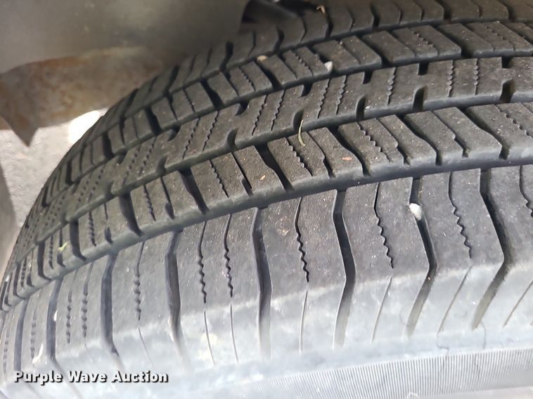 image for item DN8540 2000 GMC Savana G3500  shuttle bus