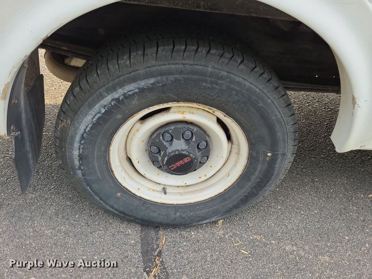 image for item DN8540 2000 GMC Savana G3500  shuttle bus