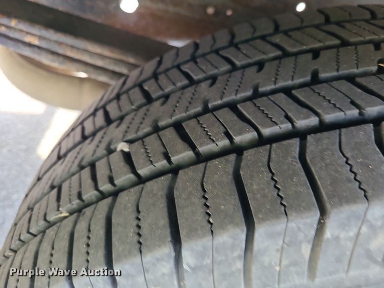 image for item DN8540 2000 GMC Savana G3500  shuttle bus