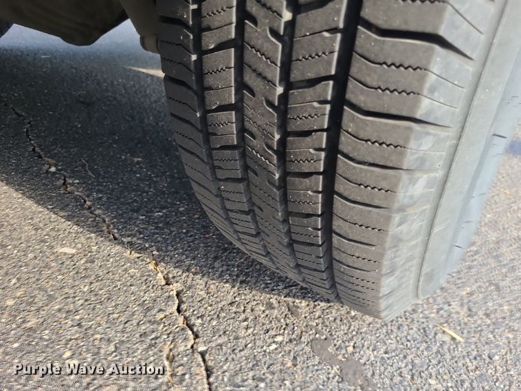 image for item DN8540 2000 GMC Savana G3500  shuttle bus