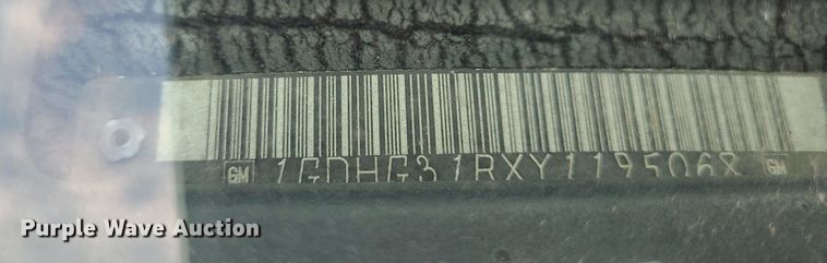 image for item DN8540 2000 GMC Savana G3500  shuttle bus