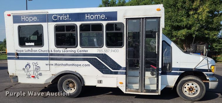 image for item DN8541 1997 Ford E350  shuttle bus