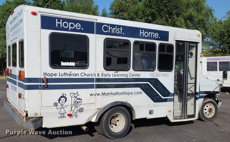 image for item DN8541 1997 Ford E350  shuttle bus