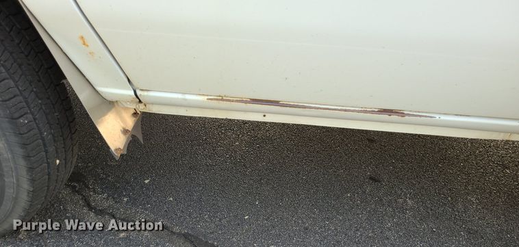 image for item DN8541 1997 Ford E350  shuttle bus