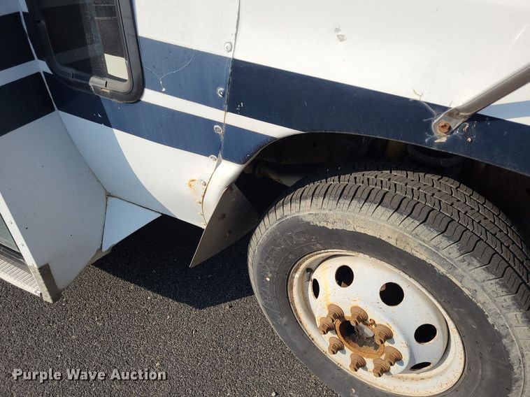 image for item DN8541 1997 Ford E350  shuttle bus