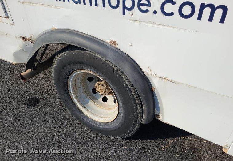 image for item DN8541 1997 Ford E350  shuttle bus