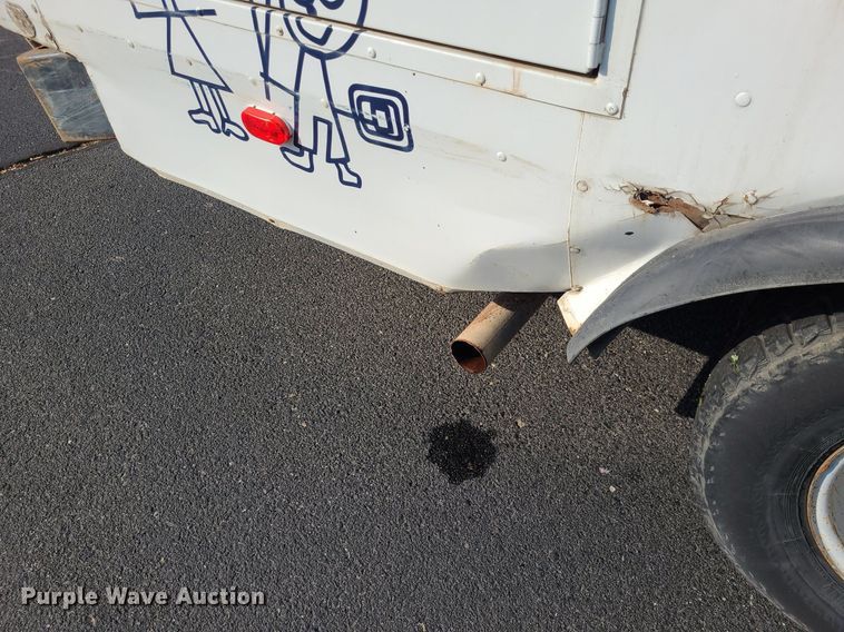 image for item DN8541 1997 Ford E350  shuttle bus