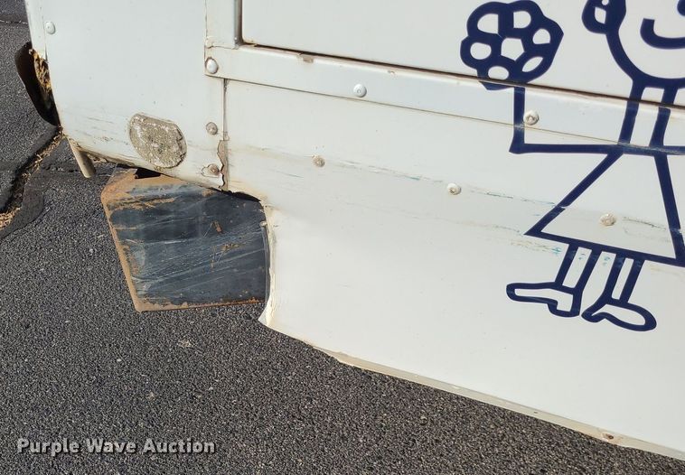 image for item DN8541 1997 Ford E350  shuttle bus