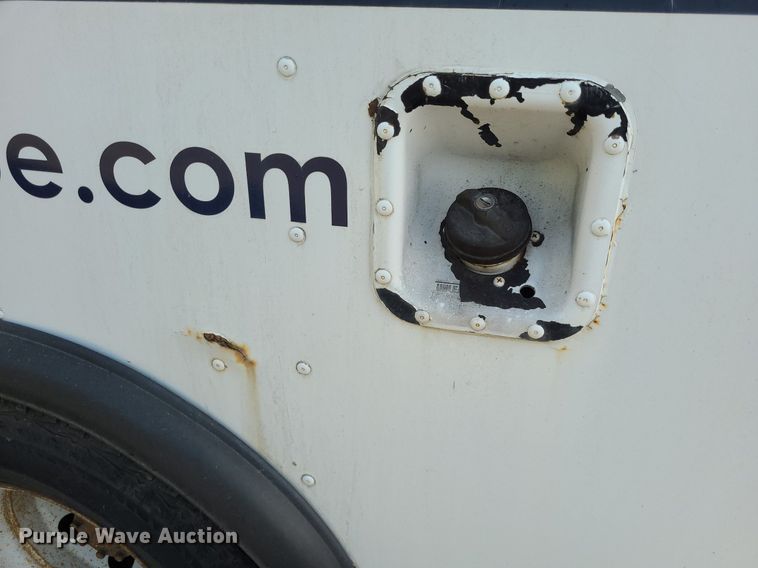 image for item DN8541 1997 Ford E350  shuttle bus