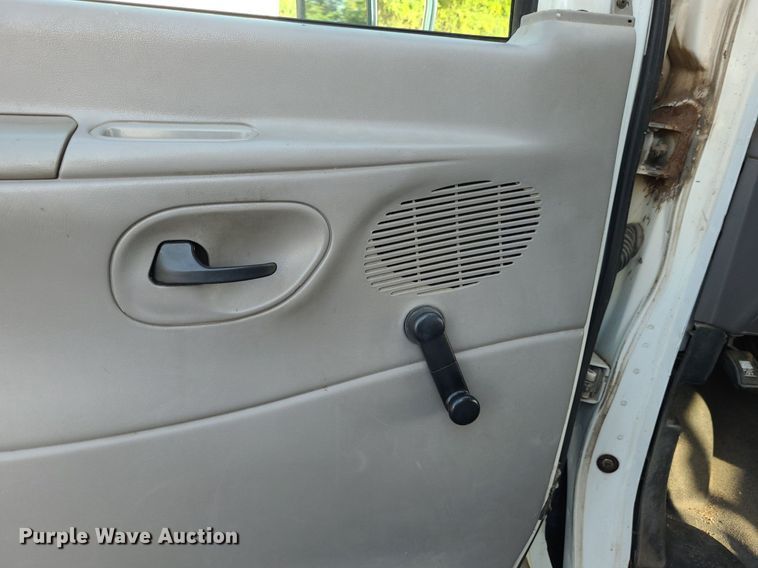 image for item DN8541 1997 Ford E350  shuttle bus