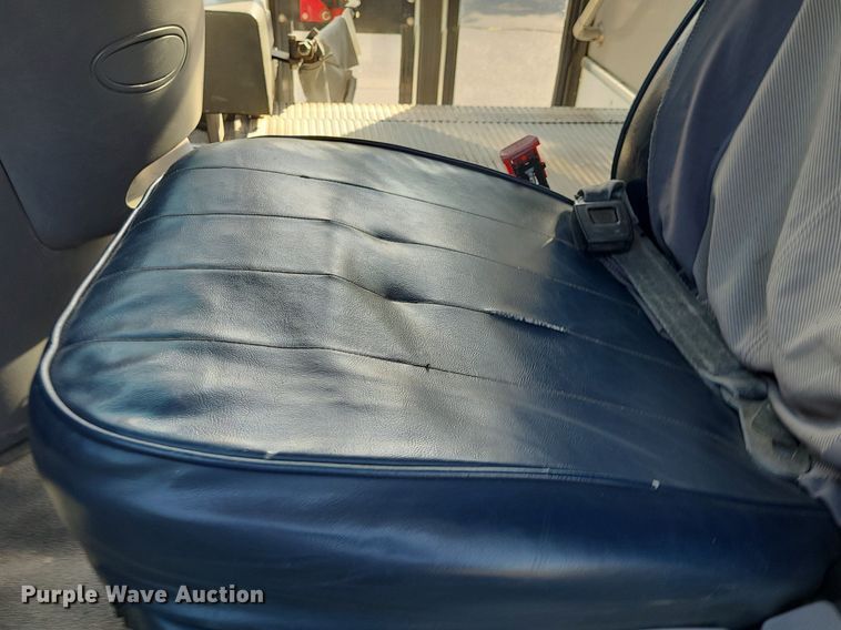 image for item DN8541 1997 Ford E350  shuttle bus