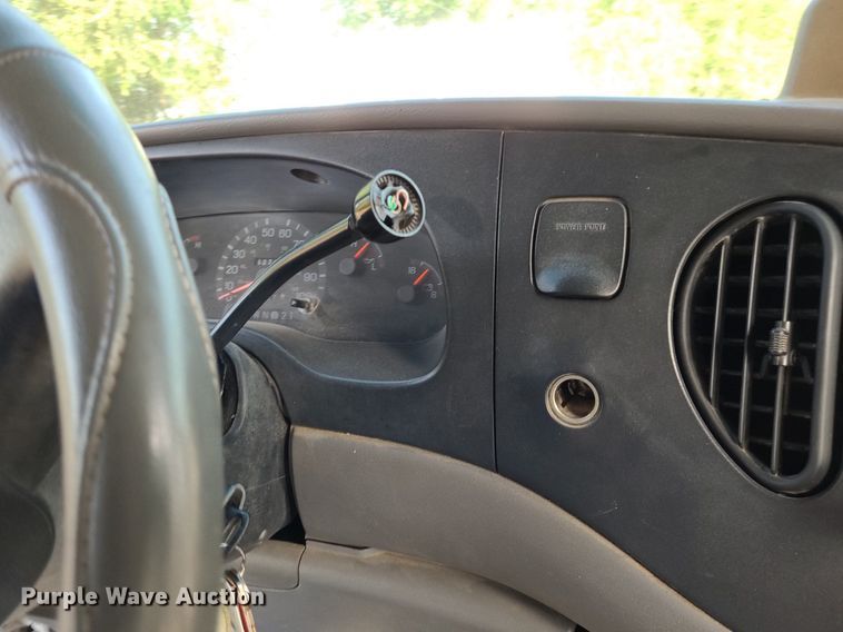 image for item DN8541 1997 Ford E350  shuttle bus