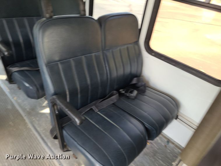 image for item DN8541 1997 Ford E350  shuttle bus