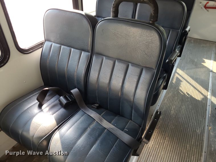 image for item DN8541 1997 Ford E350  shuttle bus