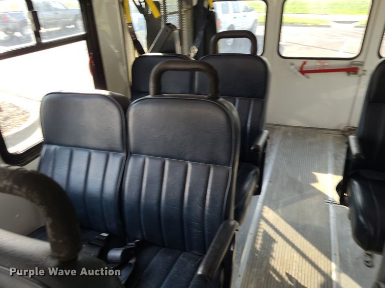 image for item DN8541 1997 Ford E350  shuttle bus