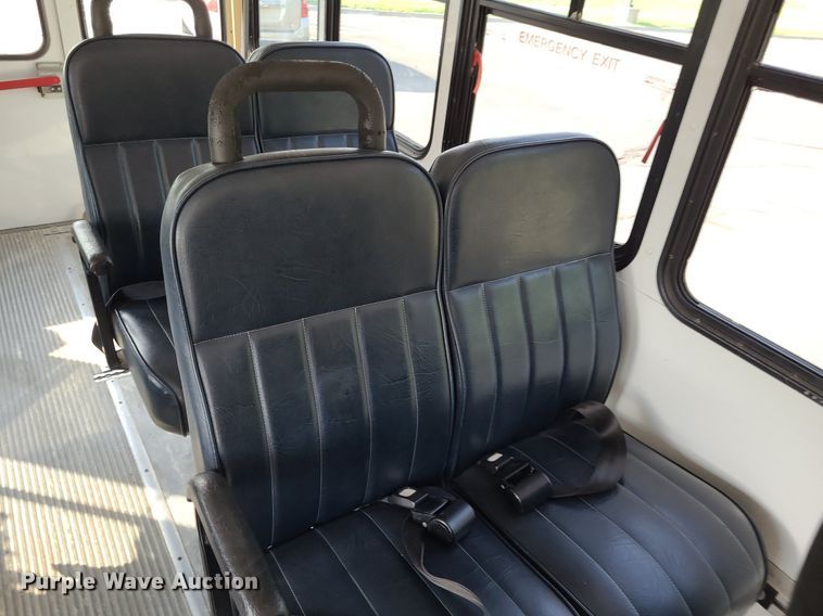 image for item DN8541 1997 Ford E350  shuttle bus