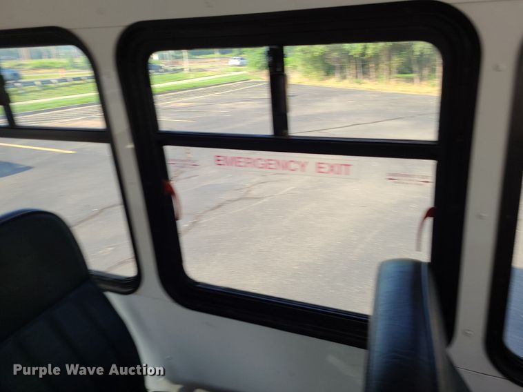 image for item DN8541 1997 Ford E350  shuttle bus